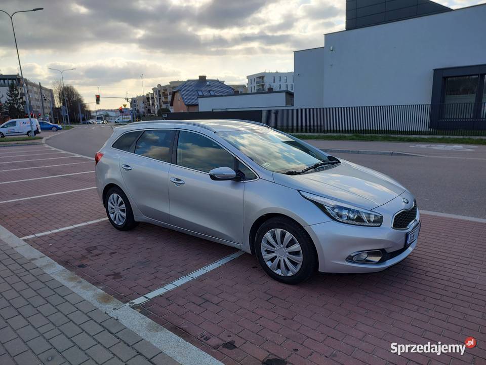Kia Ceed kombi niski przebieg bogate wyposażenie 141000km sprzedam