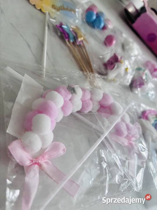 Śliczny zestaw na tort urodzinowy Dwa jednorożce sprzedam