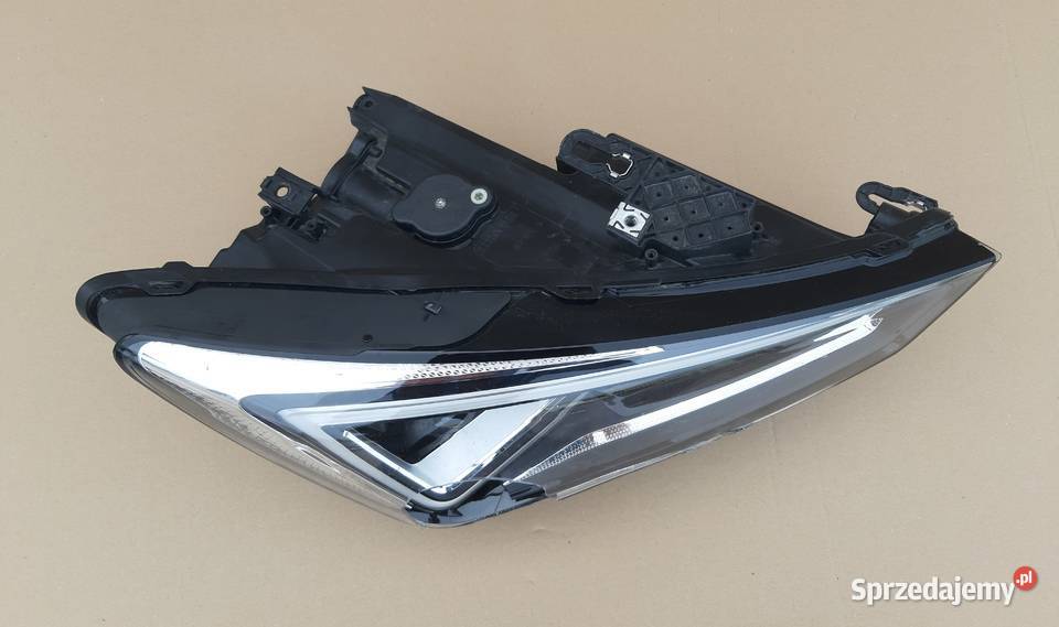CUPRA FORMENTOR REFLEKTOR PRAWY LAMPA PRAWA osobowe lubuskie Trzciel