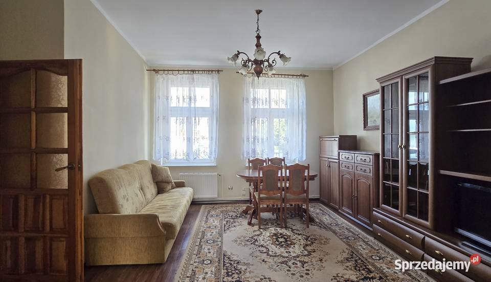 Mieszkanie dwupokojowe na parterze w kamienicy z