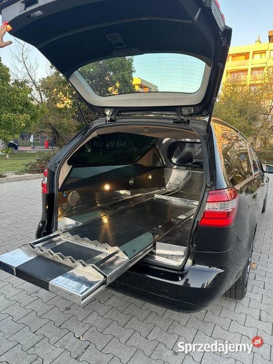 Mercedes W212 E klasa KARAWAN 2011 R czarny Tłuszcz