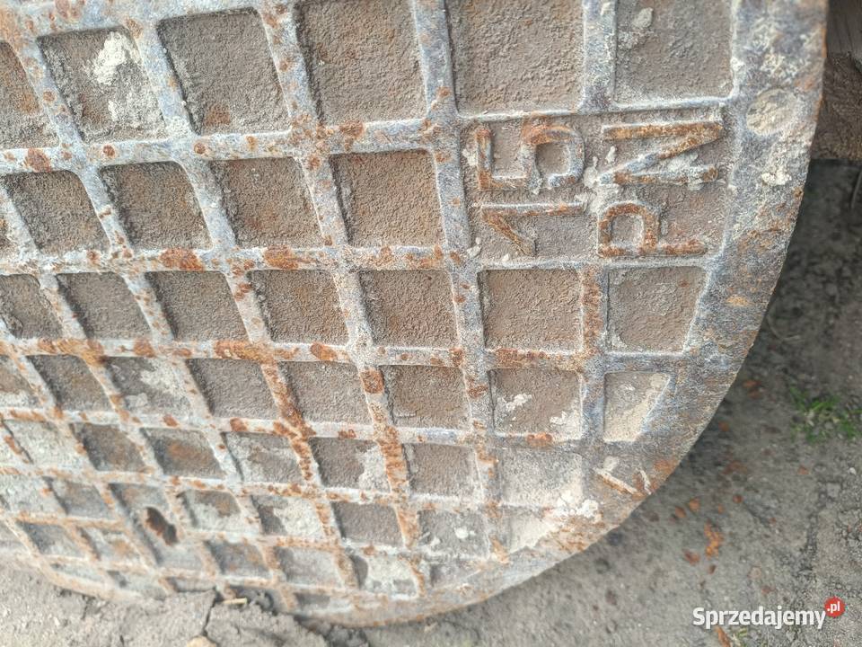 Studzienka żeliwna drogowa Hydraulika Chodów sprzedam