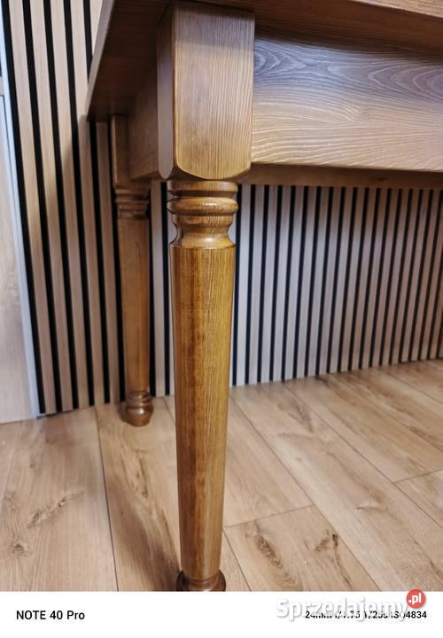 Stół z litego drewna sosnowego z nogami Pogorzela