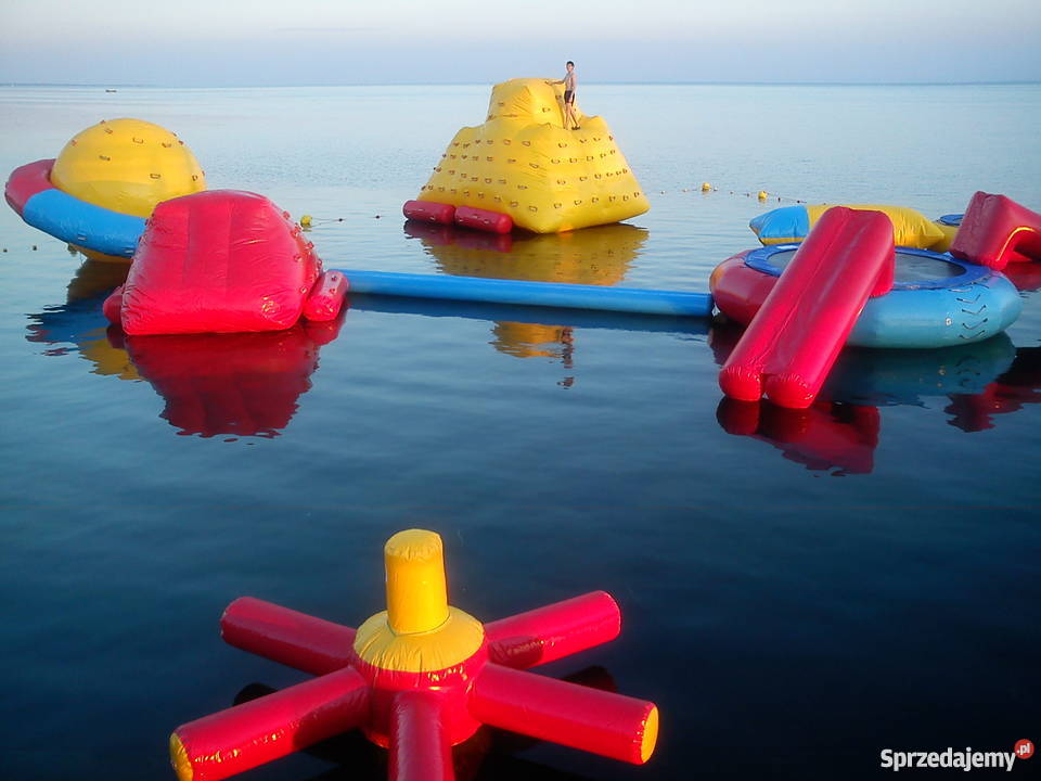 Plac zabaw na wodzie trampoliny zjeżdżalnie góry Wejherowo