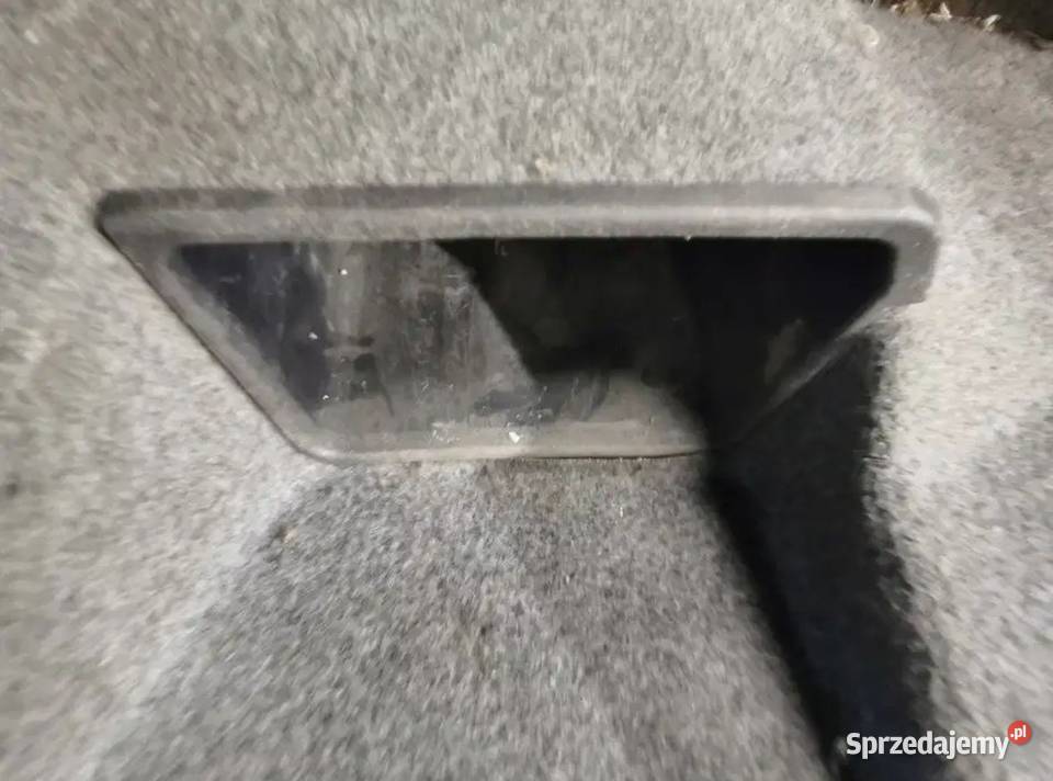 Schowek tapicerka bagażnika BMW E34 sedan śląskie sprzedam