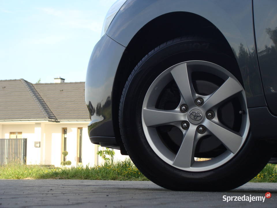 Toyota Verso 16 132 benzyna sprowadzony Isofix światła przeciwmgielne Radom