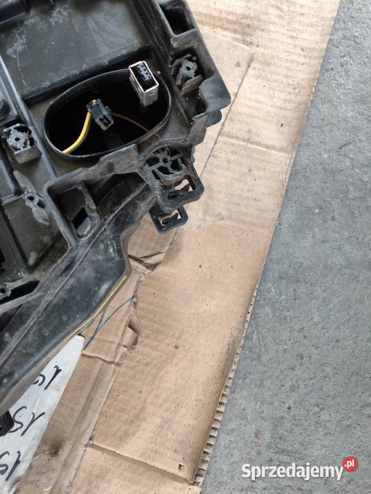 Reflektor uszkodzony volvo prawy przód V70 III prawe Warszawa