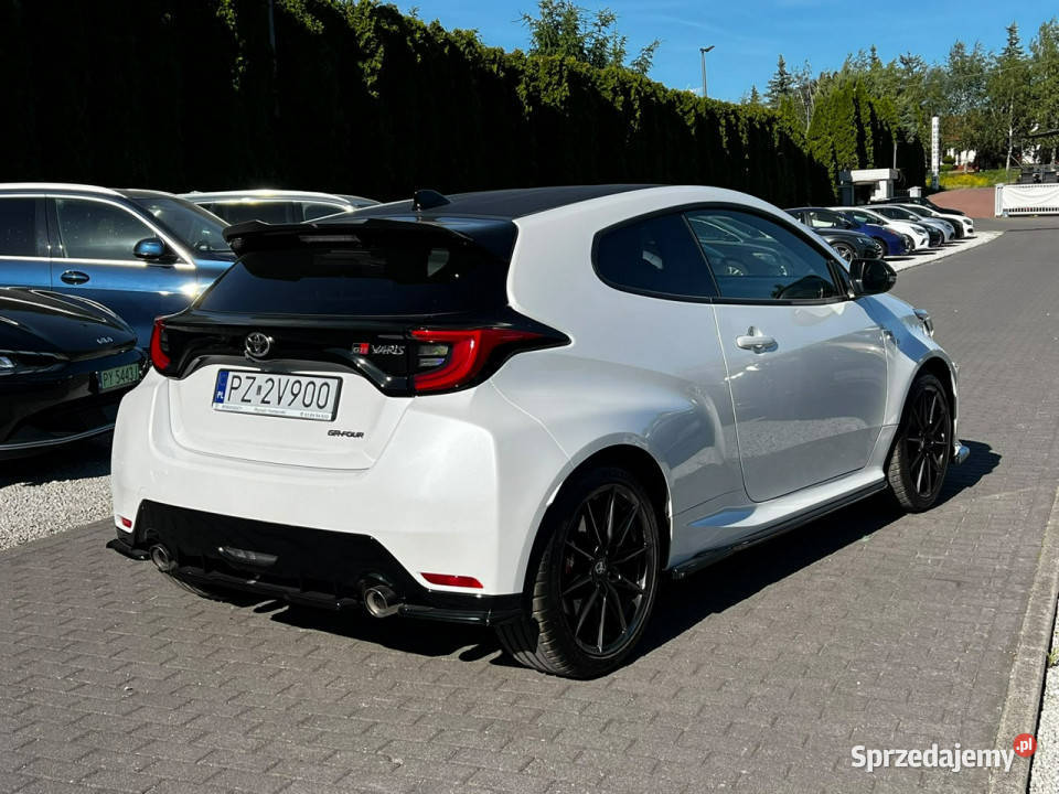 Toyota Yaris YARIS GR 4x4 261 Salon Jeden biały sprzedam