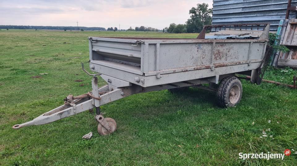 Rozrzutnik obornika jednosiowy Czarna Tuczna