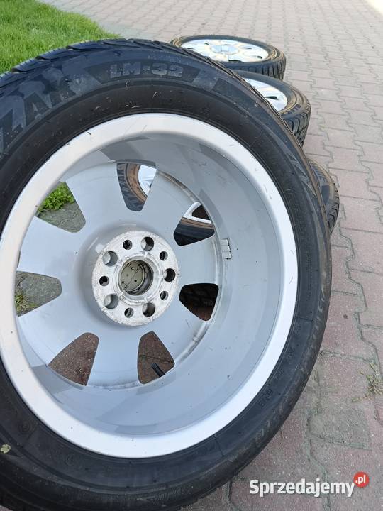 Alufelgi Audi z oponami zimowymi Super stan