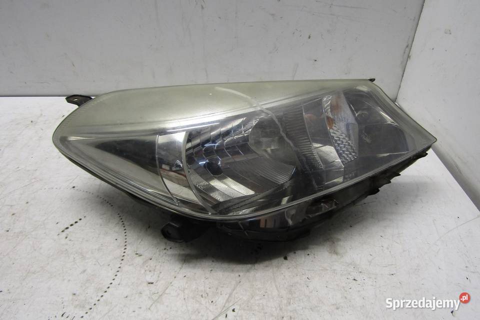 LAMPA PRZEDNIA PRAWY PRZÓD TOYOTA YARIS III