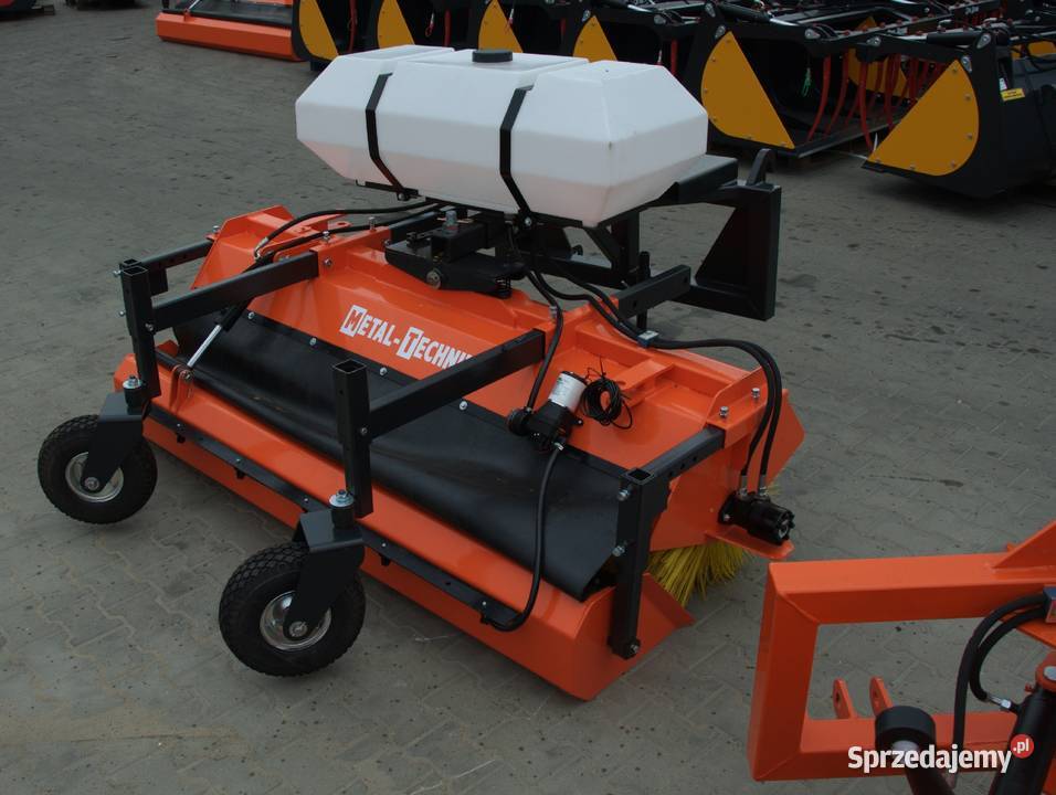 Zamiatarka do traktora napęd hydrauliczny