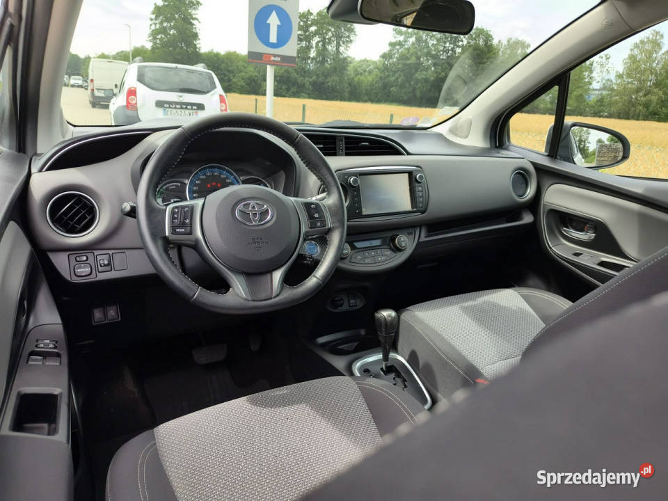Toyota Yaris 15 benzynka hybryda automat Kęty