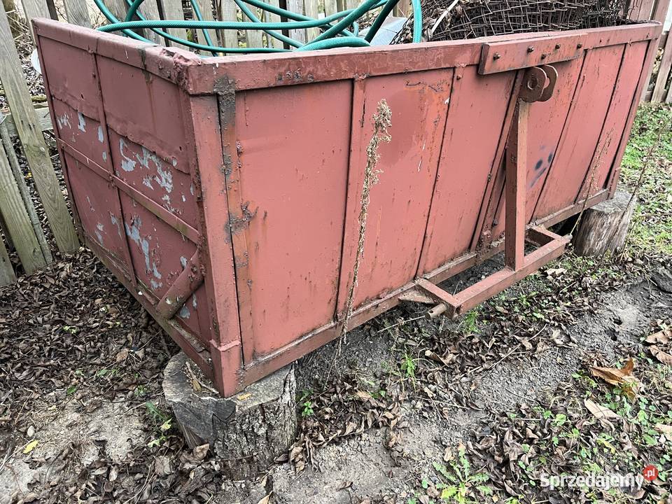 Skrzynia ładunkowa zawieszana do ciągnika