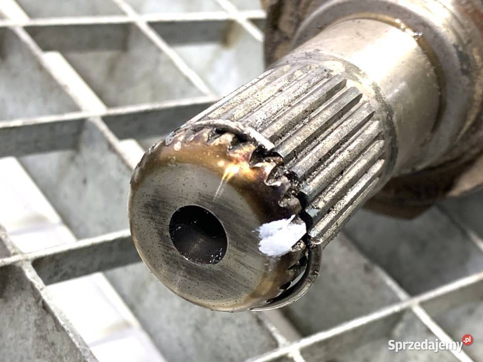 PÓŁOŚ LEWY TYŁ HYUNDAI TUCSON 16 180 SUV PRZEGUB