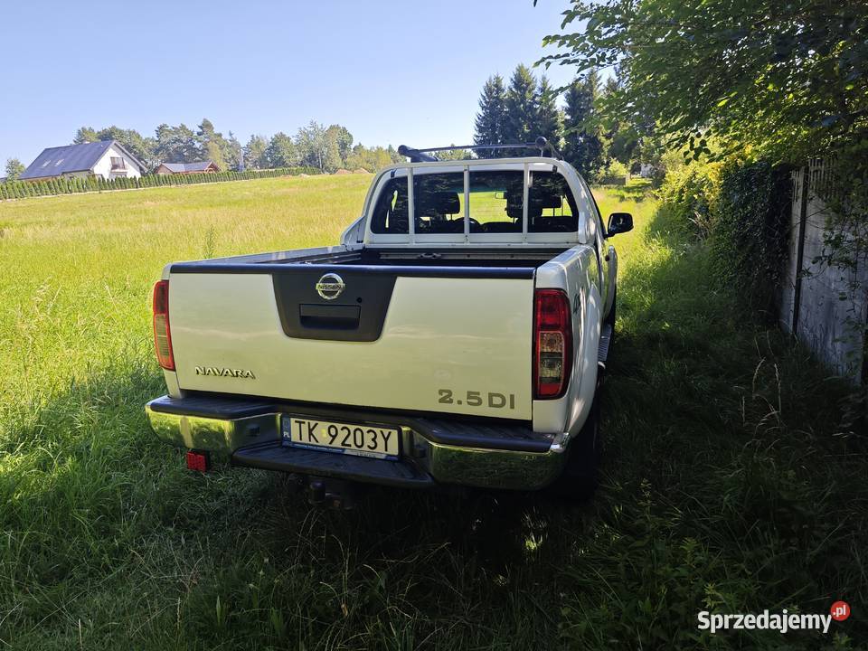 Nissan Navara 25 4x4 Diesel 190 Podniesione relingi dachowe