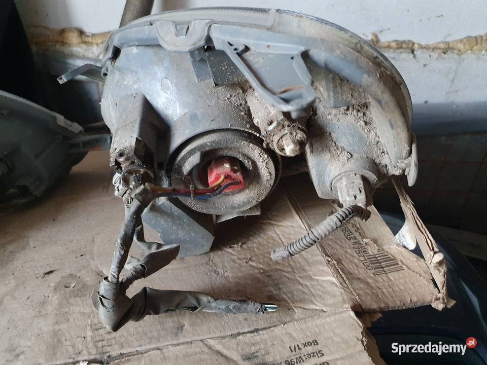 Reflektory lampy przód toyota Yaris p1 osobowe warmińsko-mazurskie Braniewo