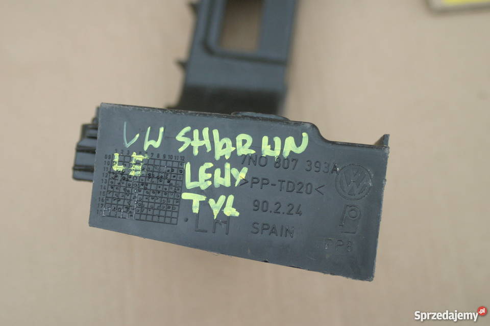 VW SHARAN ŚLIZG ZDERZAKA LEWY PRAWY TYŁ Bieleń