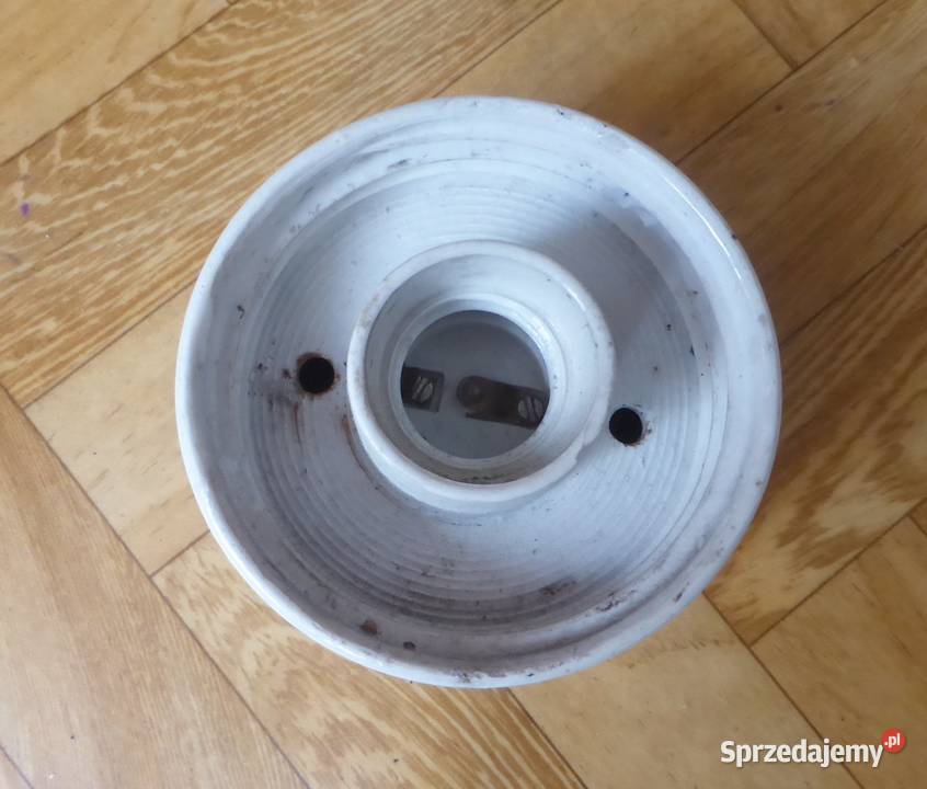 Stara lampa z kloszem z grubego szkła z czasów Głuchołazy