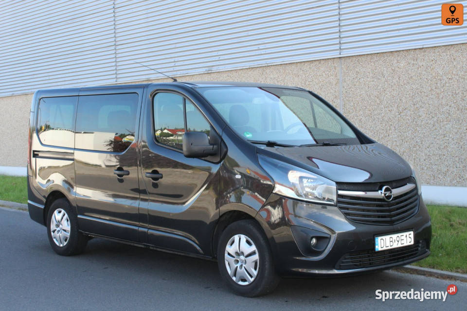 Opel Vivaro 16 CDi 140 9 osobowy II 20142019 gniazdo USB Lubań