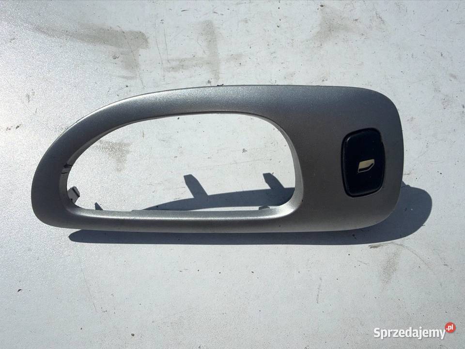 Osłona klamki przełącznik szyby Peugeot 307