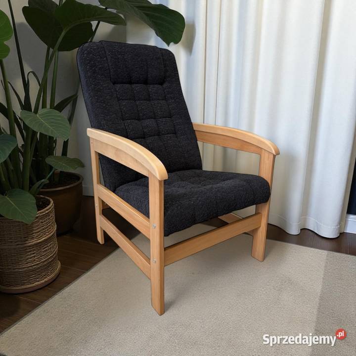 Klasyczny pikowany fotel wypoczynkowy na stelażu Tarchały Małe