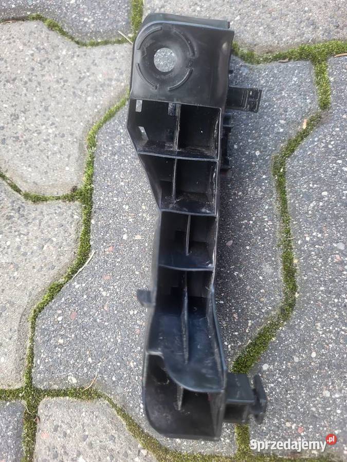 Ślizg lampy tylnej lewej corolla sedan e21 lewe Karczew