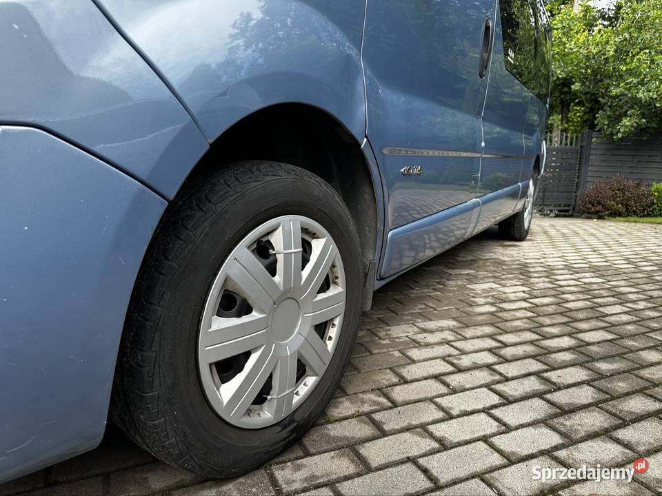 Renault trafic 9 os 2xklima long Szczytna