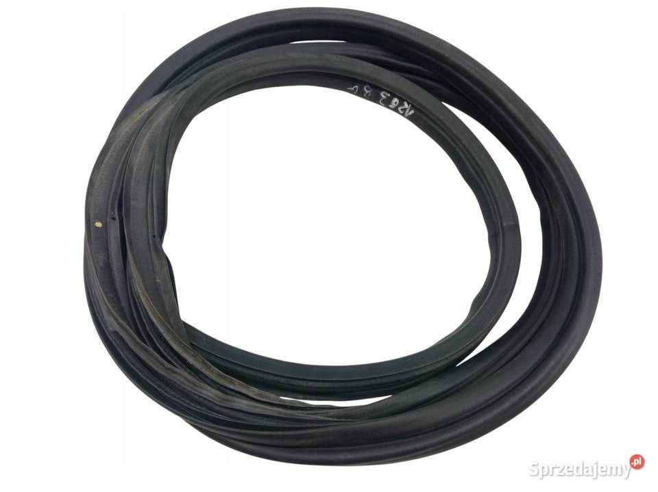 USZCZELKA KLAPY BAGAŻNIKA TYŁ KAROSERYJNA Uszczelki świętokrzyskie sprzedam