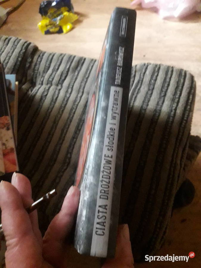 Ciasta drożdżowe słodkie i wytrawne Tadeusz Poradniki, albumy i reportaże mazowieckie Warszawa sprzedam