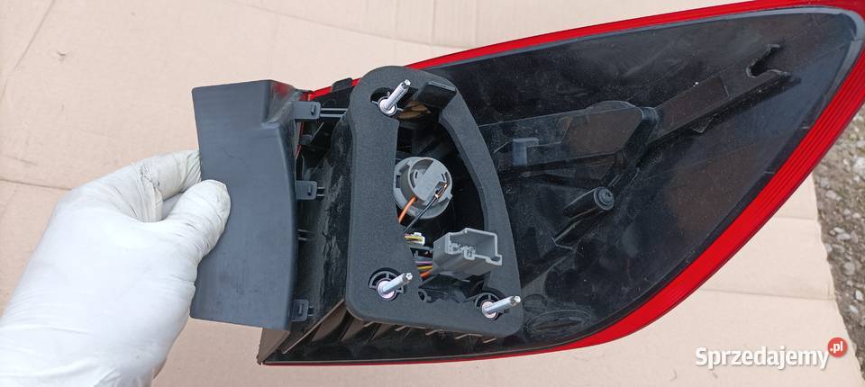 Ford Mondeo MKVI 4 lampa tylna lewa kombi lampy tylne Łódź