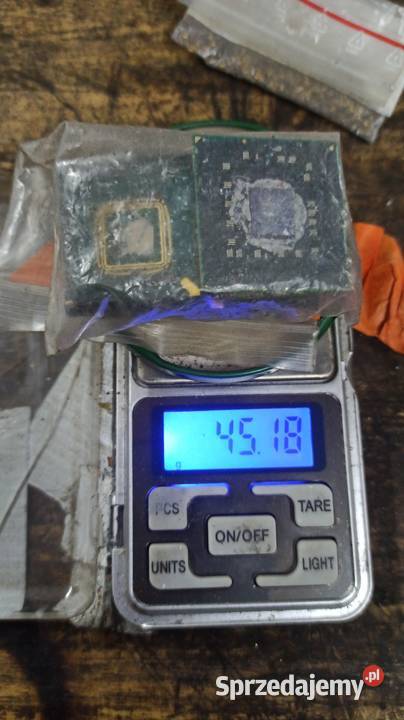 Układy scalone elementy pozłacane itp itd Biała