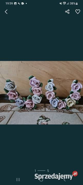 Dwie porcelanowe podkowy z różami