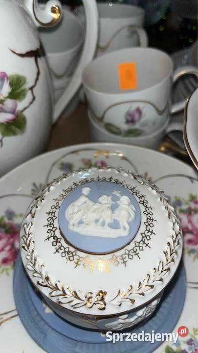 Puzderko białe Wedgwood Na 3 nóżkach Gdańsk