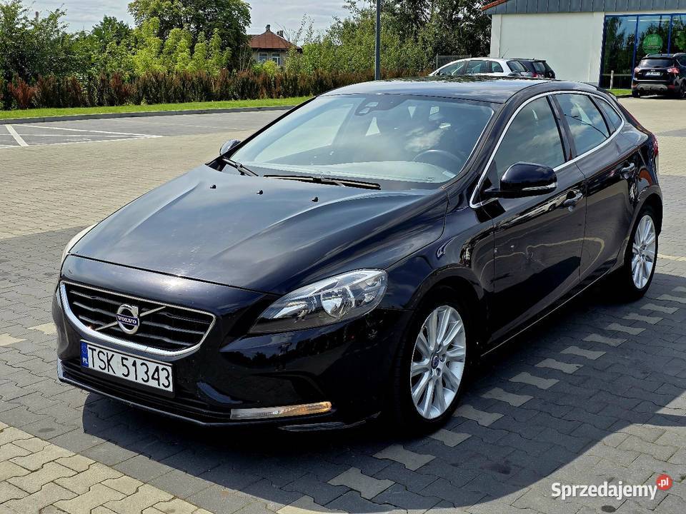 Volvo V40 D2 Momentum 16 diesel 115 2013r czarny Skarżysko-Kamienna