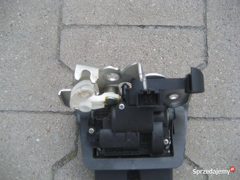 audi a4 b8 kombi zamek klapy bagażnika 8k9827505 Rakoniewice