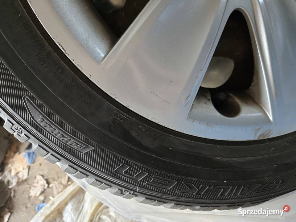 Opony zimowe na felgach stalowych Bmw1 z