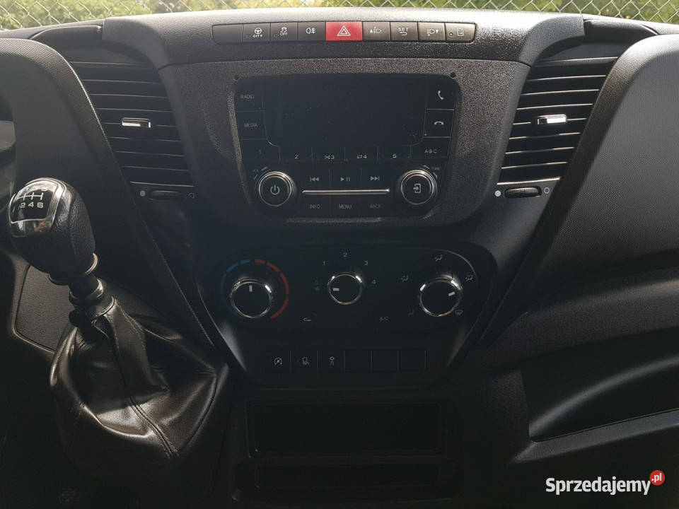 Iveco Daily KONTENER NISKOPODŁOGOWY 443x223x242 bluetooth śląskie Poręba
