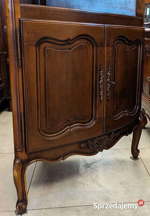 Narożna otwarta witryna ludwikowska orzechsklep