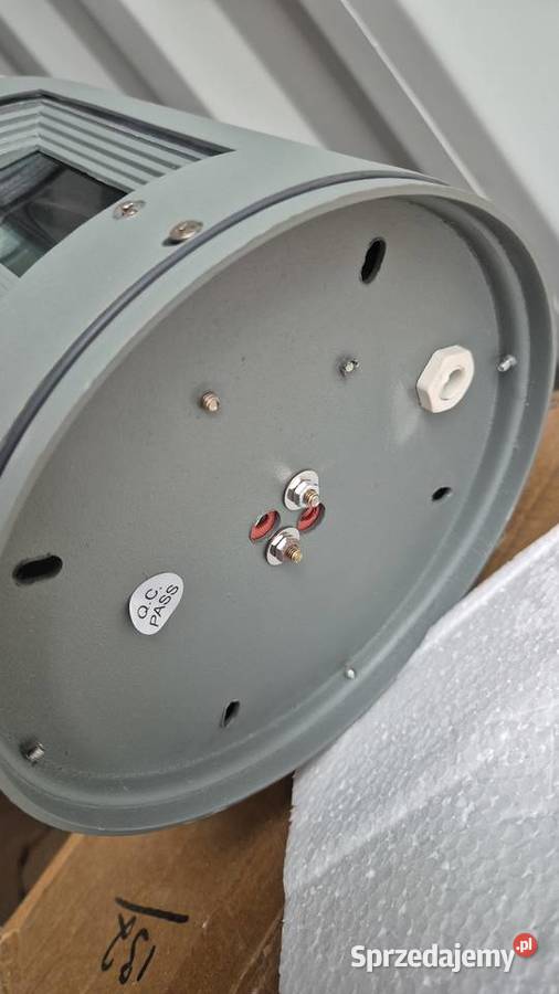 Lampa oprawa czterokierunkowa