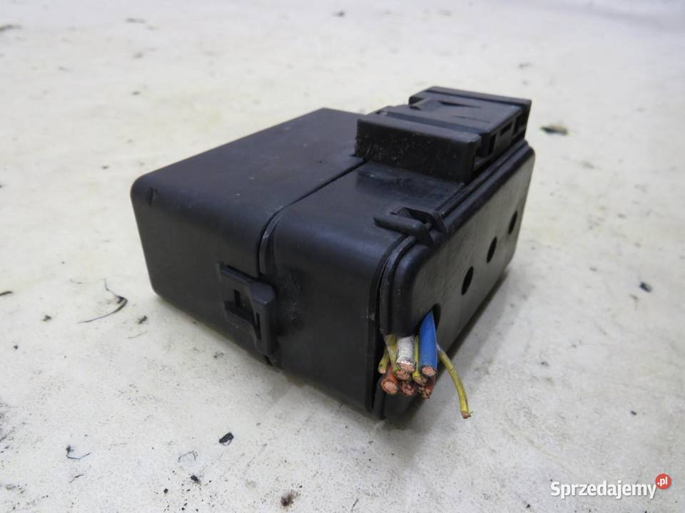 OBUDOWA SKRZYNKA BEZPIECZNIKÓW 15 DCI QASHQAI osobowe