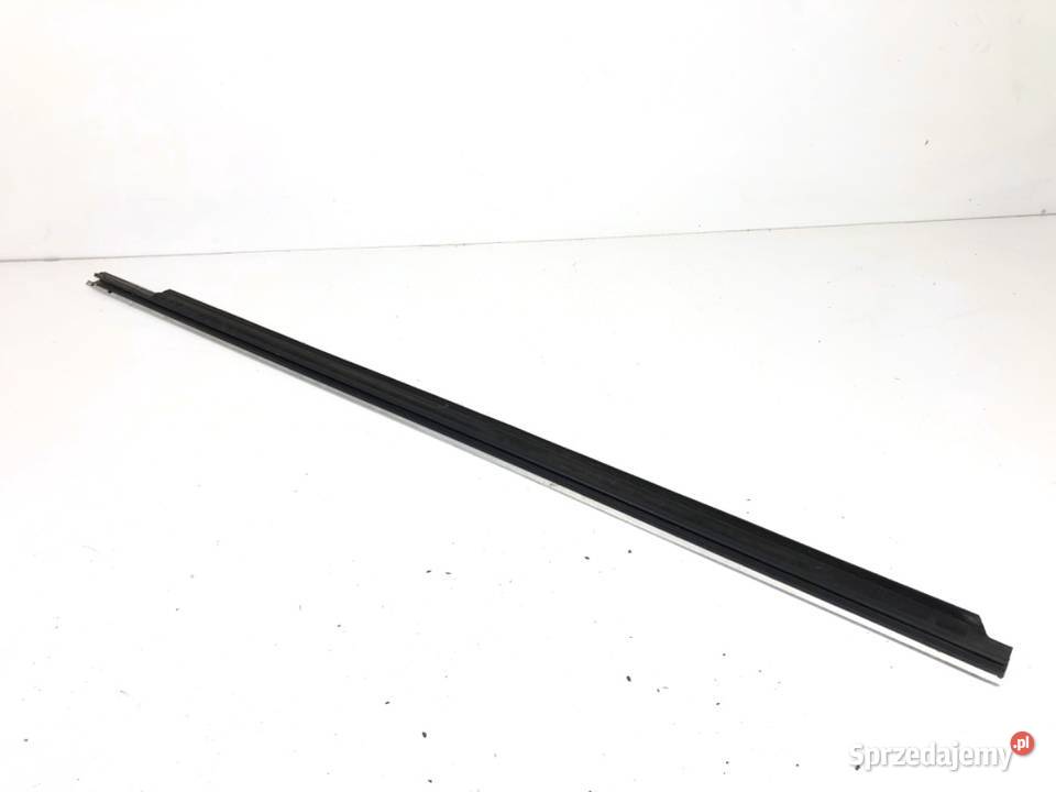 LISTWA ZGARNIAJĄCA PRZÓD LEWY MERCEDES X204