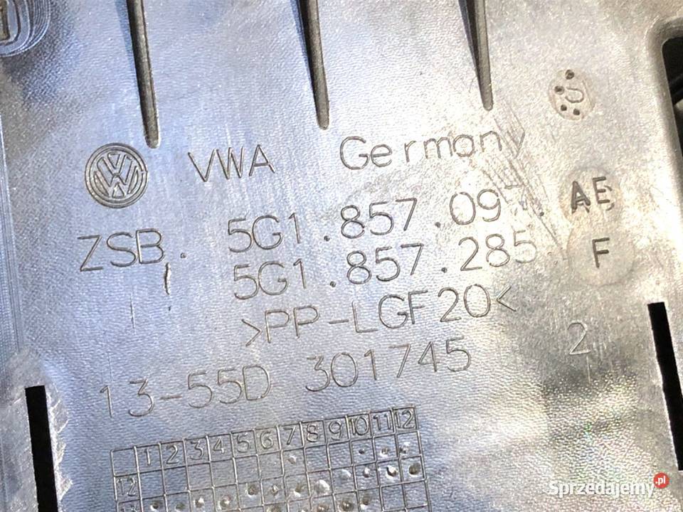 SCHOWEK PASAŻERA VW GOLF VII Hatchback Schowki, półki podkarpackie