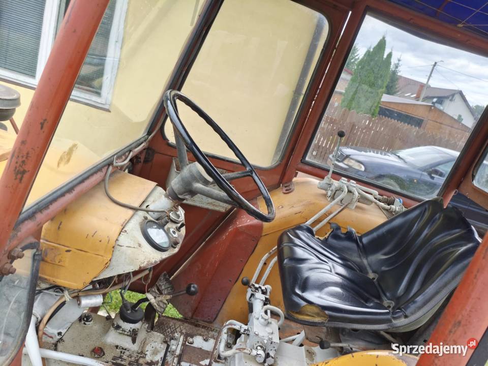 Traktor URSUS C330 z kabiną w jednych rękach lubelskie Michów