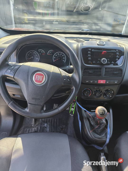 FIAT DOBLO 14 16V GAZ Osoba Prywatna Rok produkcji 2011 Chocznia