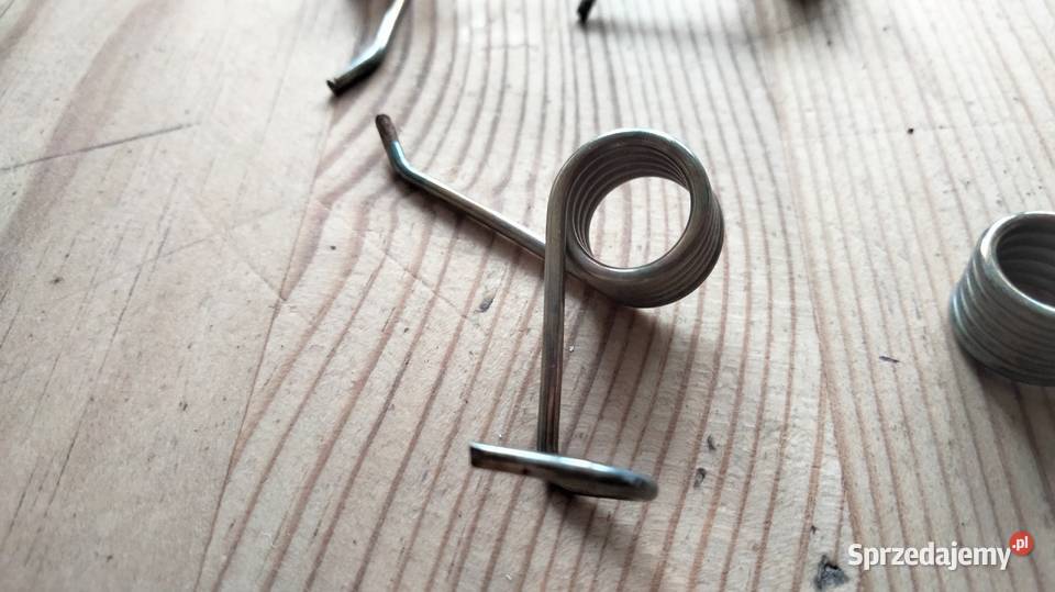 Sprężyna klamki drzwi prawych Fiat 126p osobowe sprzedam