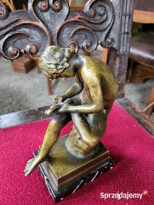 Figura z brązu chłopca wyciągającego cierń Rybnik