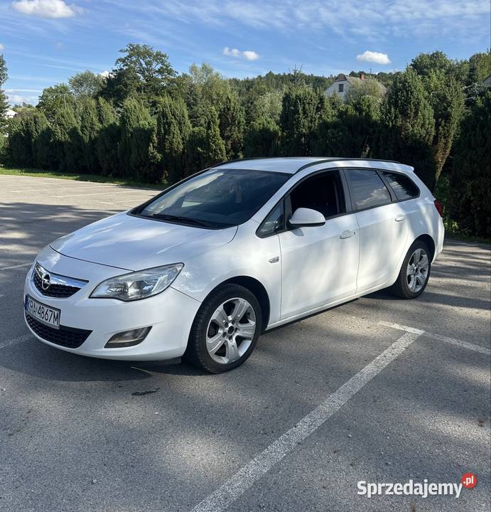 Opel Astra J 17 diesel 2011r Rok produkcji 2011 Strzegocice