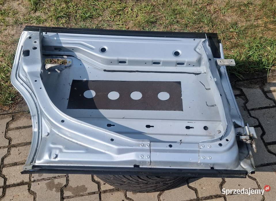 AUDI A8 S8 D2 drzwi srebrne lewy tył tylne osobowe