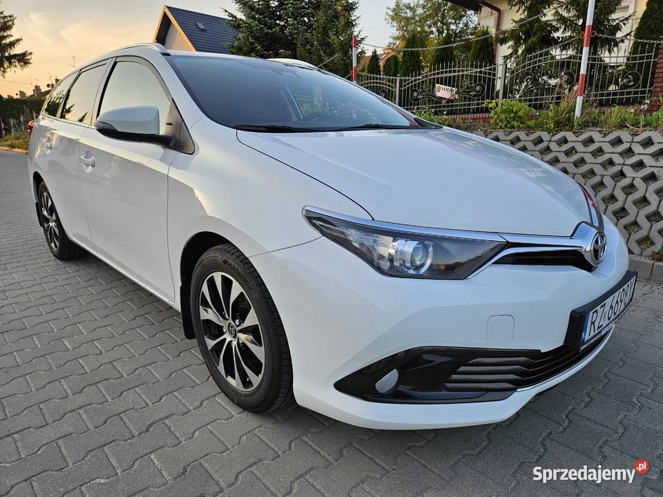 Toyota Auris 2017 16 132 salon Polska podkarpackie Rzeszów sprzedam
